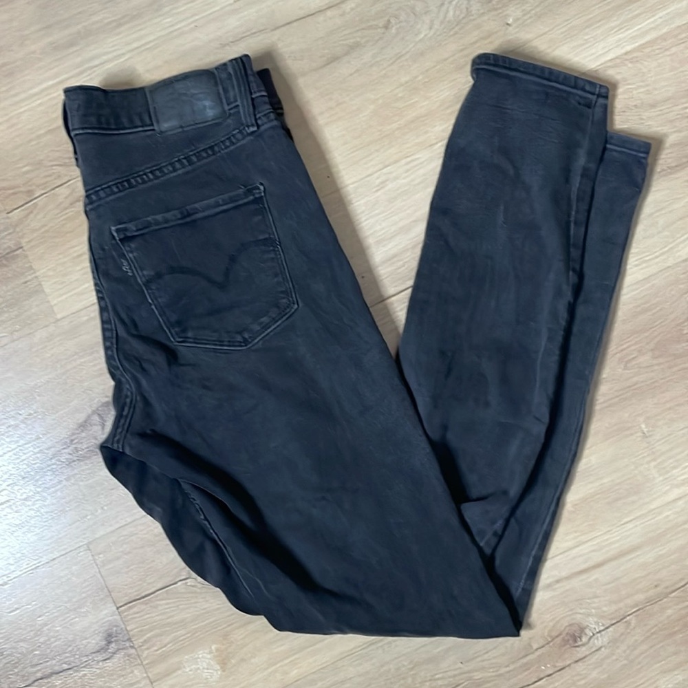 Levi's Gray Denim Jeans 311 Shaping Skinny Size 27. ‎ Signs of Wear.
